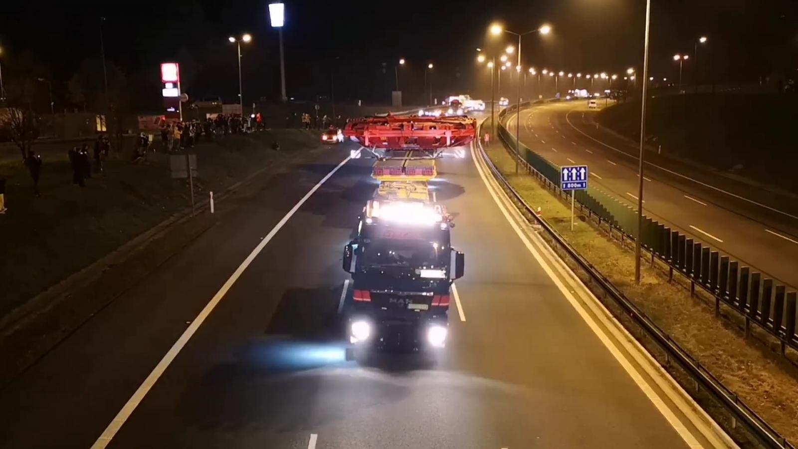 Zdjęcie w galerii na portalu naszraciborz.pl: Pierwszy transport maszyny TBM dotarł do celu. Dwa kolejne przejadą przez nasz region wiadomości z regionu