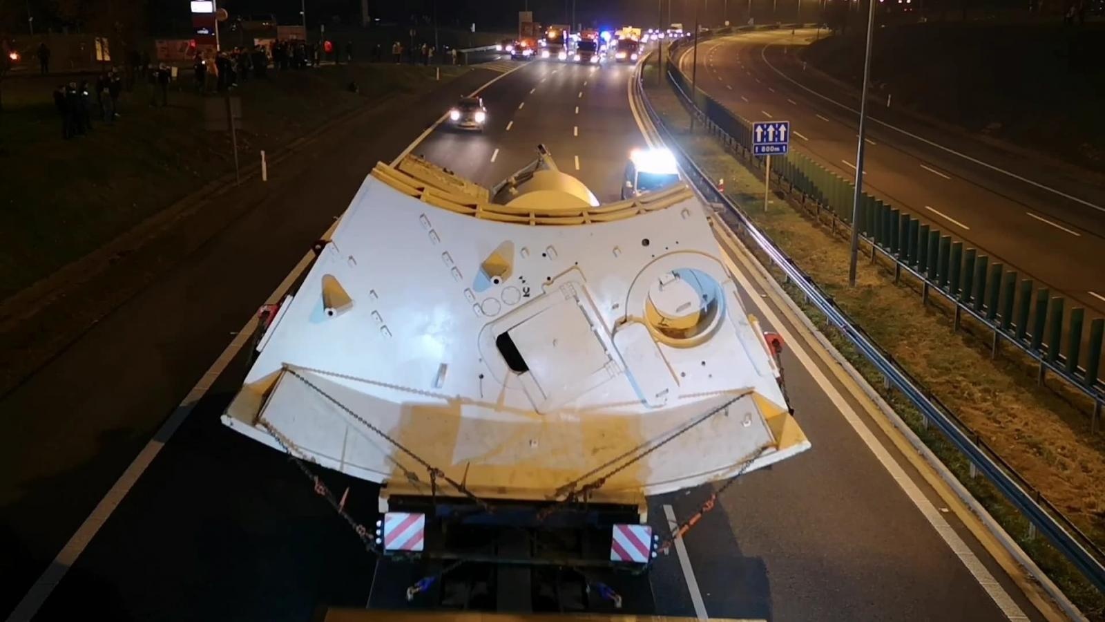 Zdjęcie w galerii na portalu naszraciborz.pl: Pierwszy transport maszyny TBM dotarł do celu. Dwa kolejne przejadą przez nasz region wiadomości z regionu