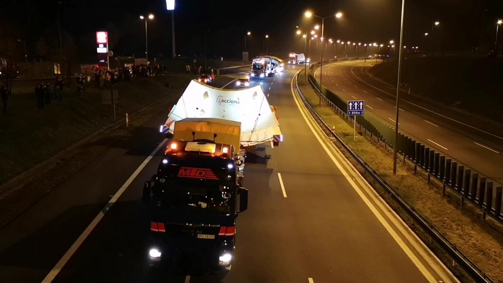 Zdjęcie w galerii na portalu naszraciborz.pl: Pierwszy transport maszyny TBM dotarł do celu. Dwa kolejne przejadą przez nasz region wiadomości z regionu