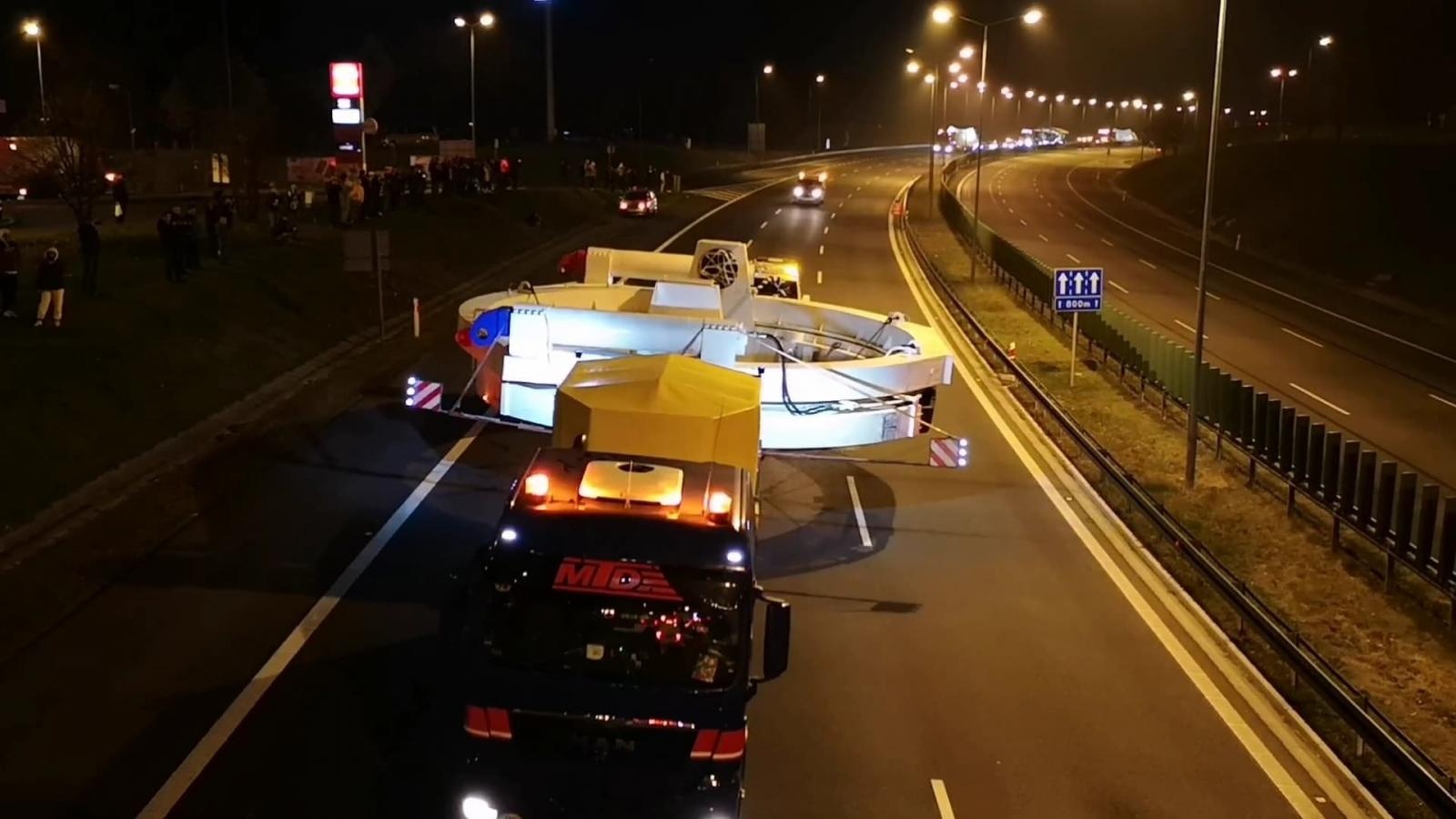 Zdjęcie w galerii na portalu naszraciborz.pl: Pierwszy transport maszyny TBM dotarł do celu. Dwa kolejne przejadą przez nasz region wiadomości z regionu