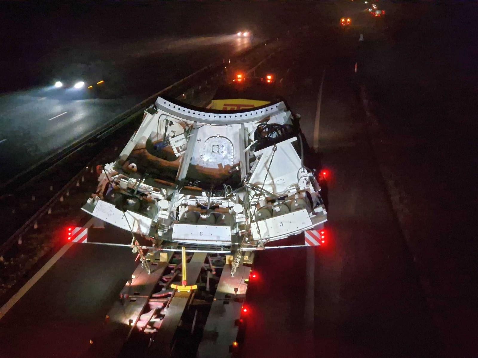 Zdjęcie w galerii na portalu naszraciborz.pl: Pierwszy transport maszyny TBM dotarł do celu. Dwa kolejne przejadą przez nasz region wiadomości z regionu