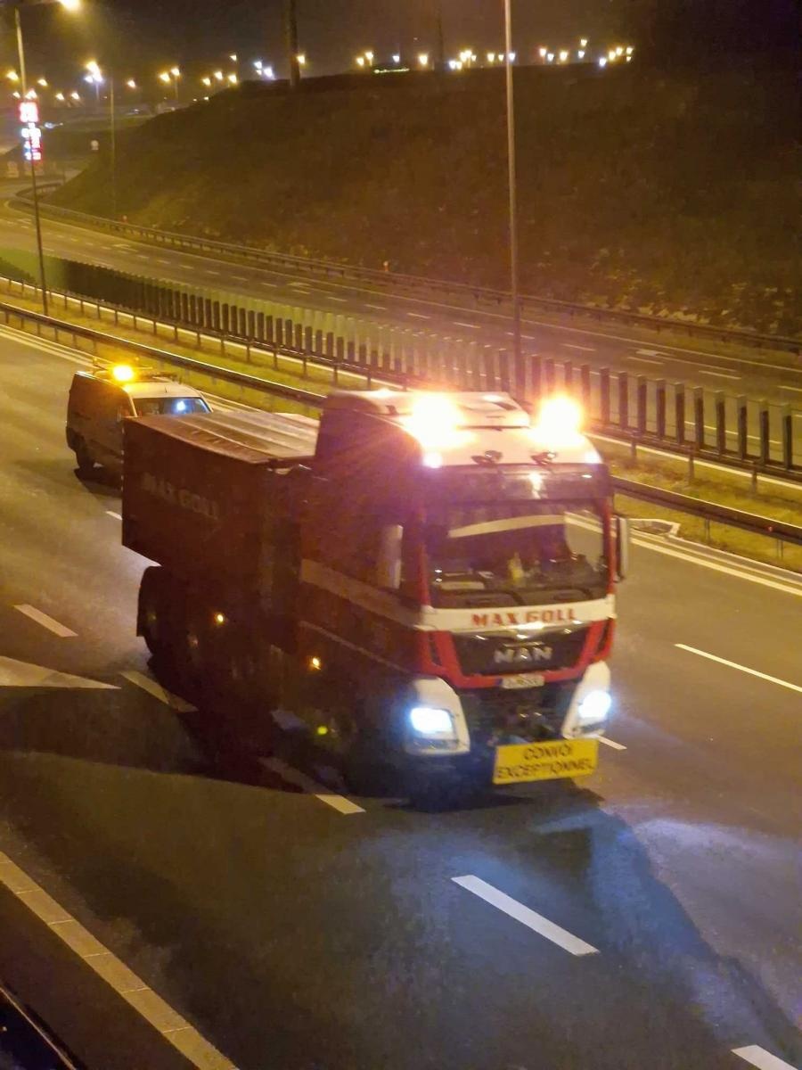 Zdjęcie w galerii na portalu naszraciborz.pl: Pierwszy transport maszyny TBM dotarł do celu. Dwa kolejne przejadą przez nasz region wiadomości z regionu