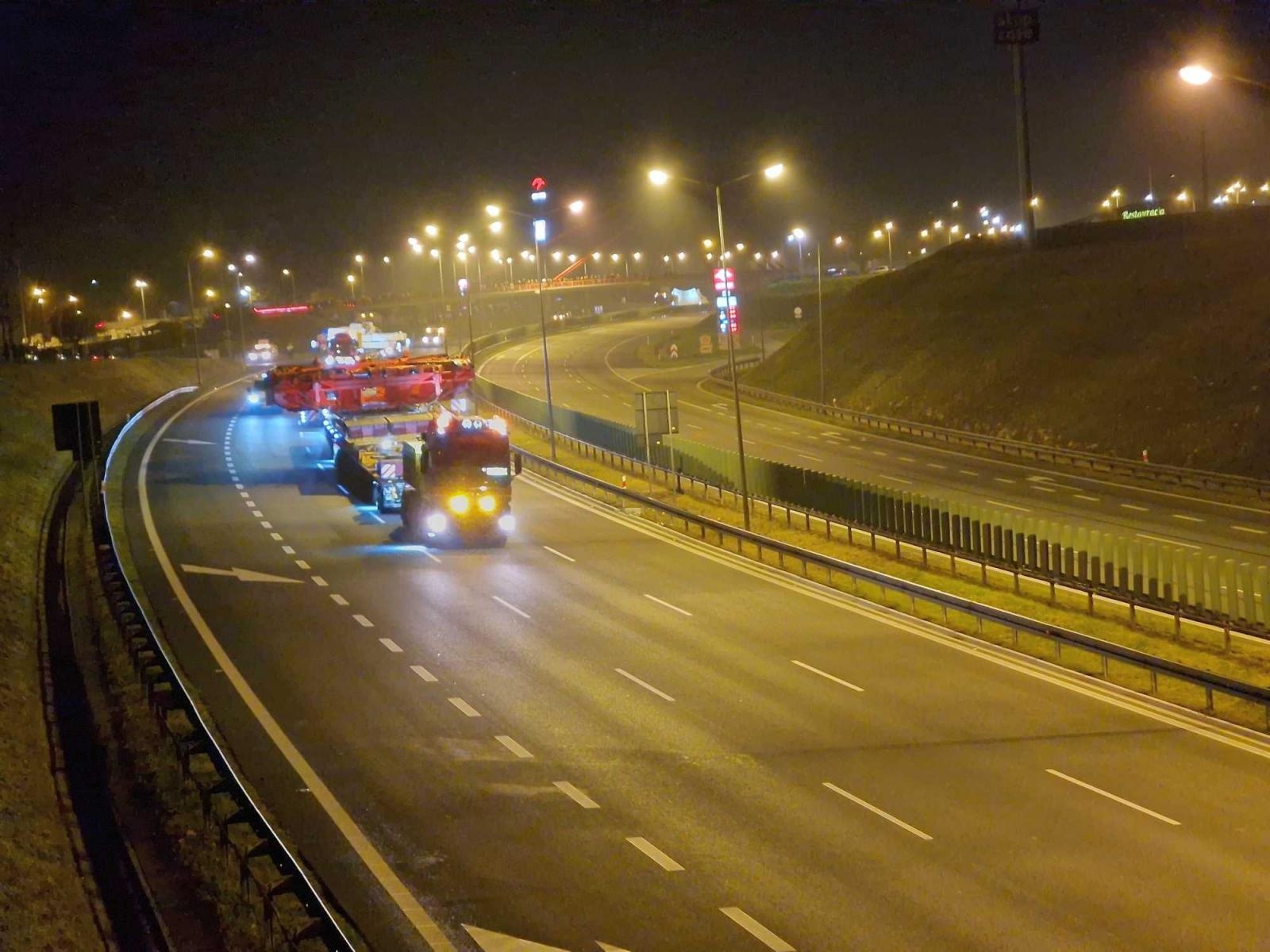 Zdjęcie w galerii na portalu naszraciborz.pl: Pierwszy transport maszyny TBM dotarł do celu. Dwa kolejne przejadą przez nasz region wiadomości z regionu