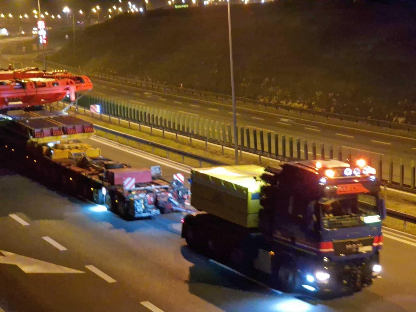 Zdjęcie w galerii na portalu naszraciborz.pl: Pierwszy transport maszyny TBM dotarł do celu. Dwa kolejne przejadą przez nasz region wiadomości z regionu