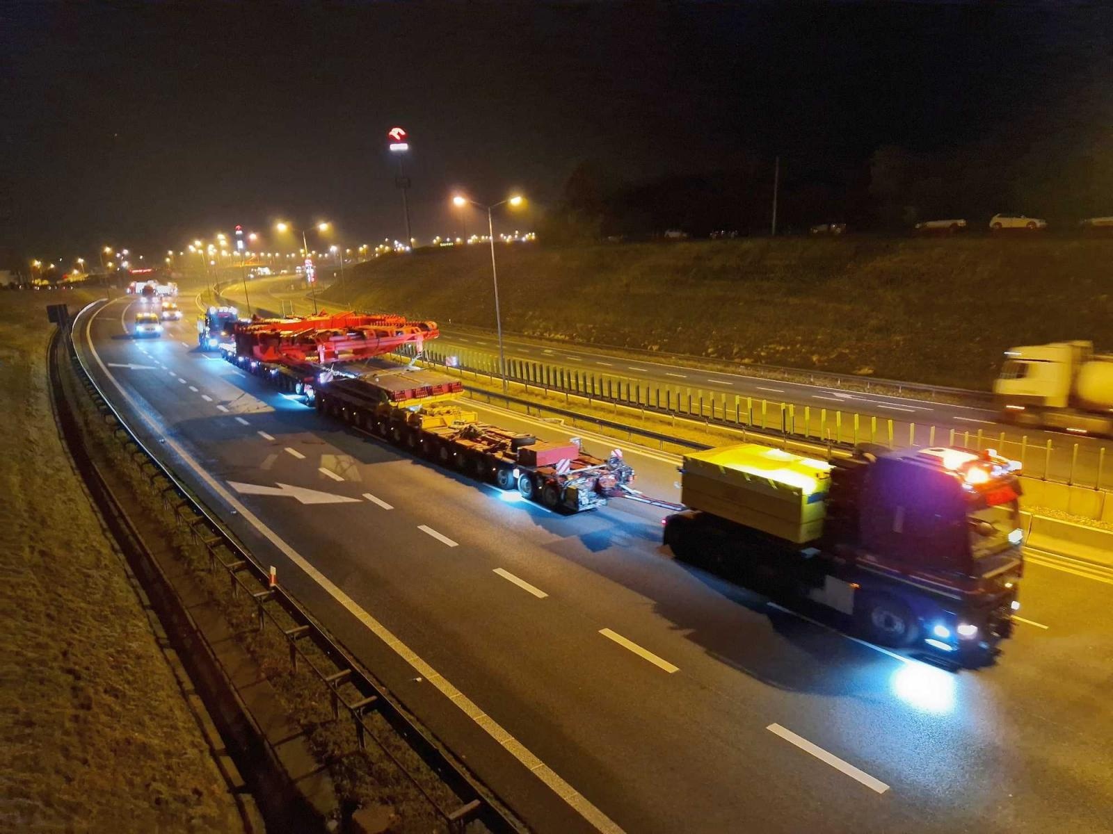 Zdjęcie w galerii na portalu naszraciborz.pl: Pierwszy transport maszyny TBM dotarł do celu. Dwa kolejne przejadą przez nasz region wiadomości z regionu