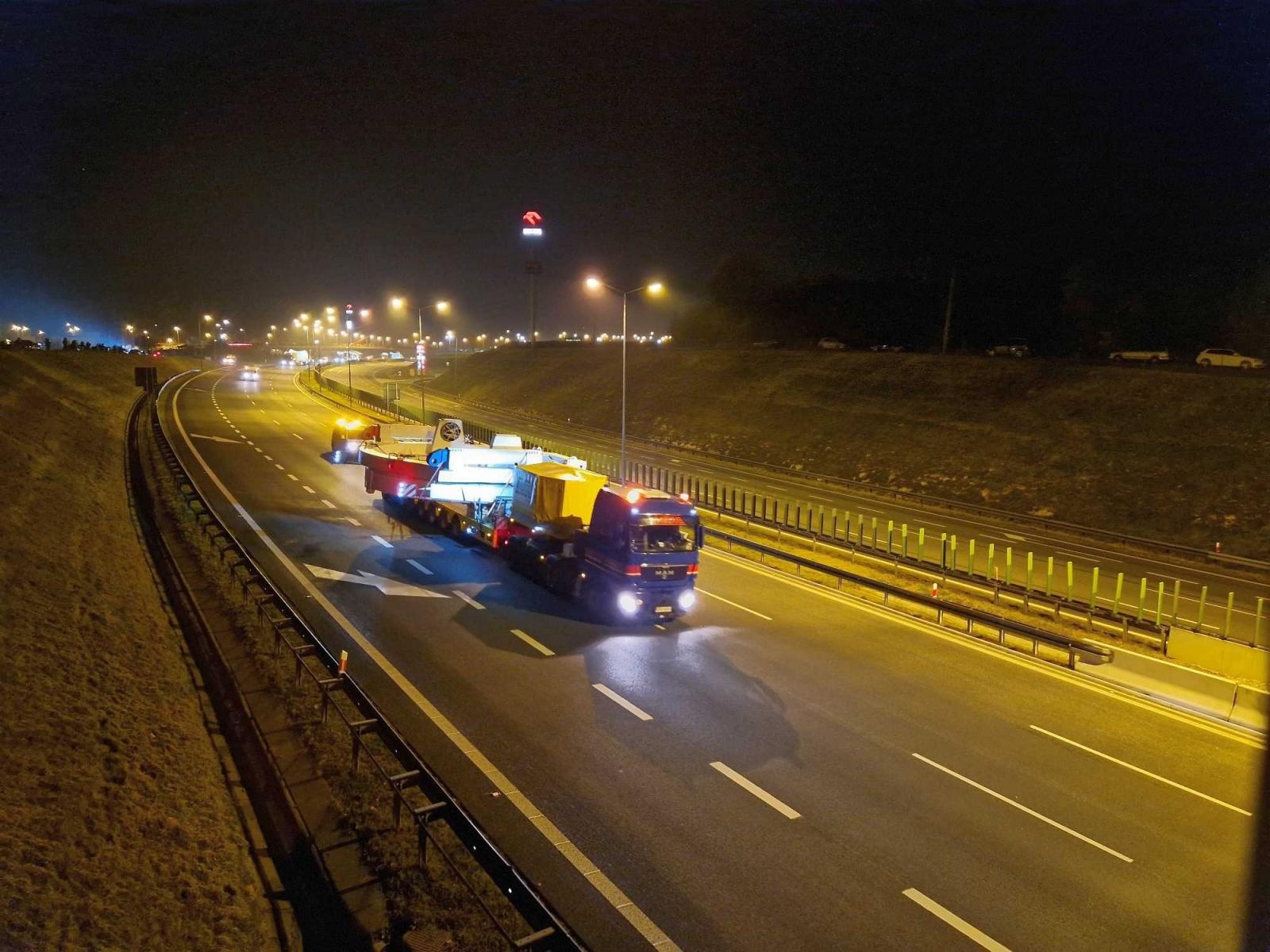 Zdjęcie w galerii na portalu naszraciborz.pl: Pierwszy transport maszyny TBM dotarł do celu. Dwa kolejne przejadą przez nasz region wiadomości z regionu