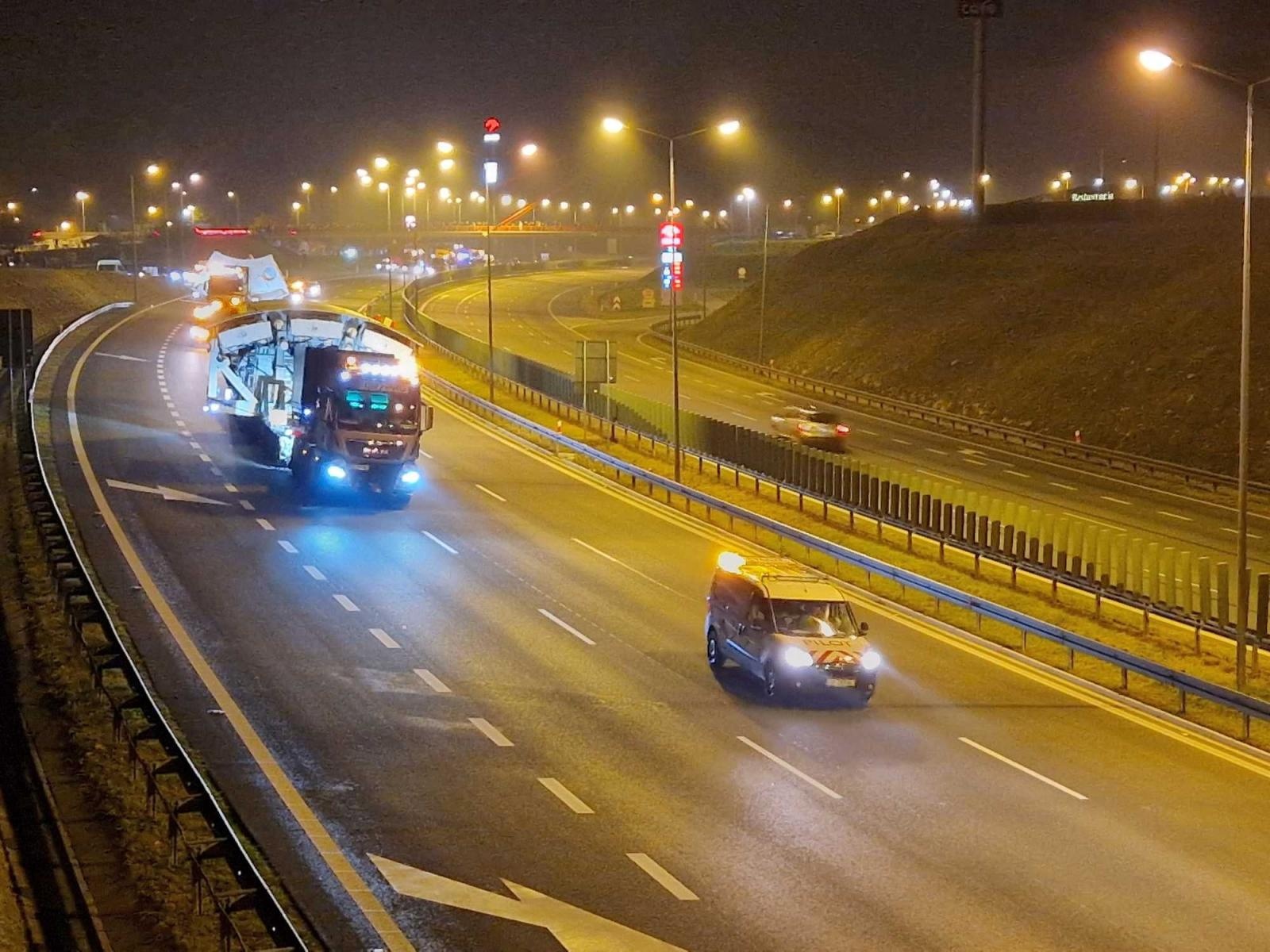 Zdjęcie w galerii na portalu naszraciborz.pl: Pierwszy transport maszyny TBM dotarł do celu. Dwa kolejne przejadą przez nasz region wiadomości z regionu