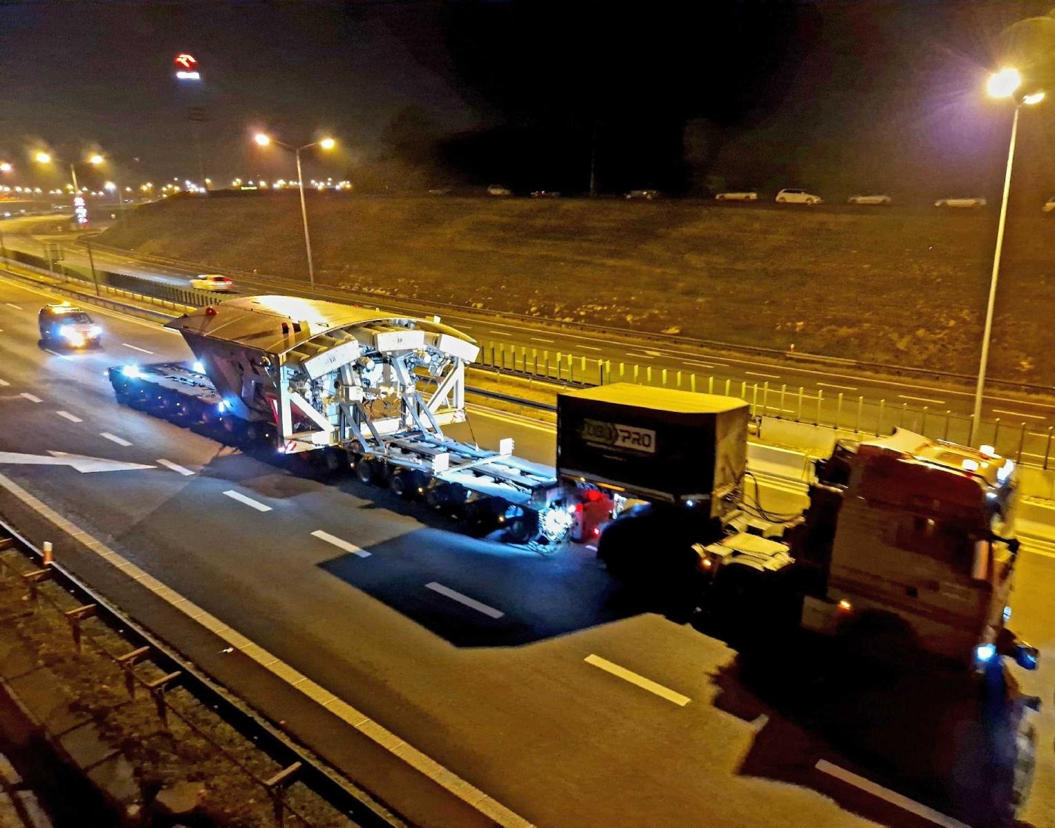 Zdjęcie w galerii na portalu naszraciborz.pl: Pierwszy transport maszyny TBM dotarł do celu. Dwa kolejne przejadą przez nasz region wiadomości z regionu