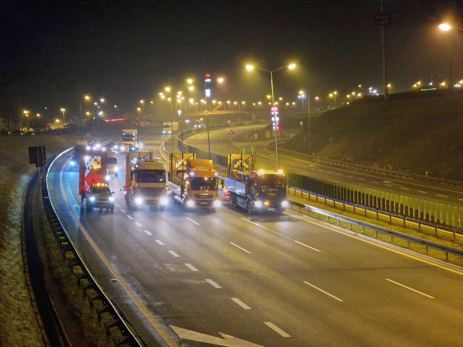 Zdjęcie w galerii na portalu naszraciborz.pl: Pierwszy transport maszyny TBM dotarł do celu. Dwa kolejne przejadą przez nasz region wiadomości z regionu
