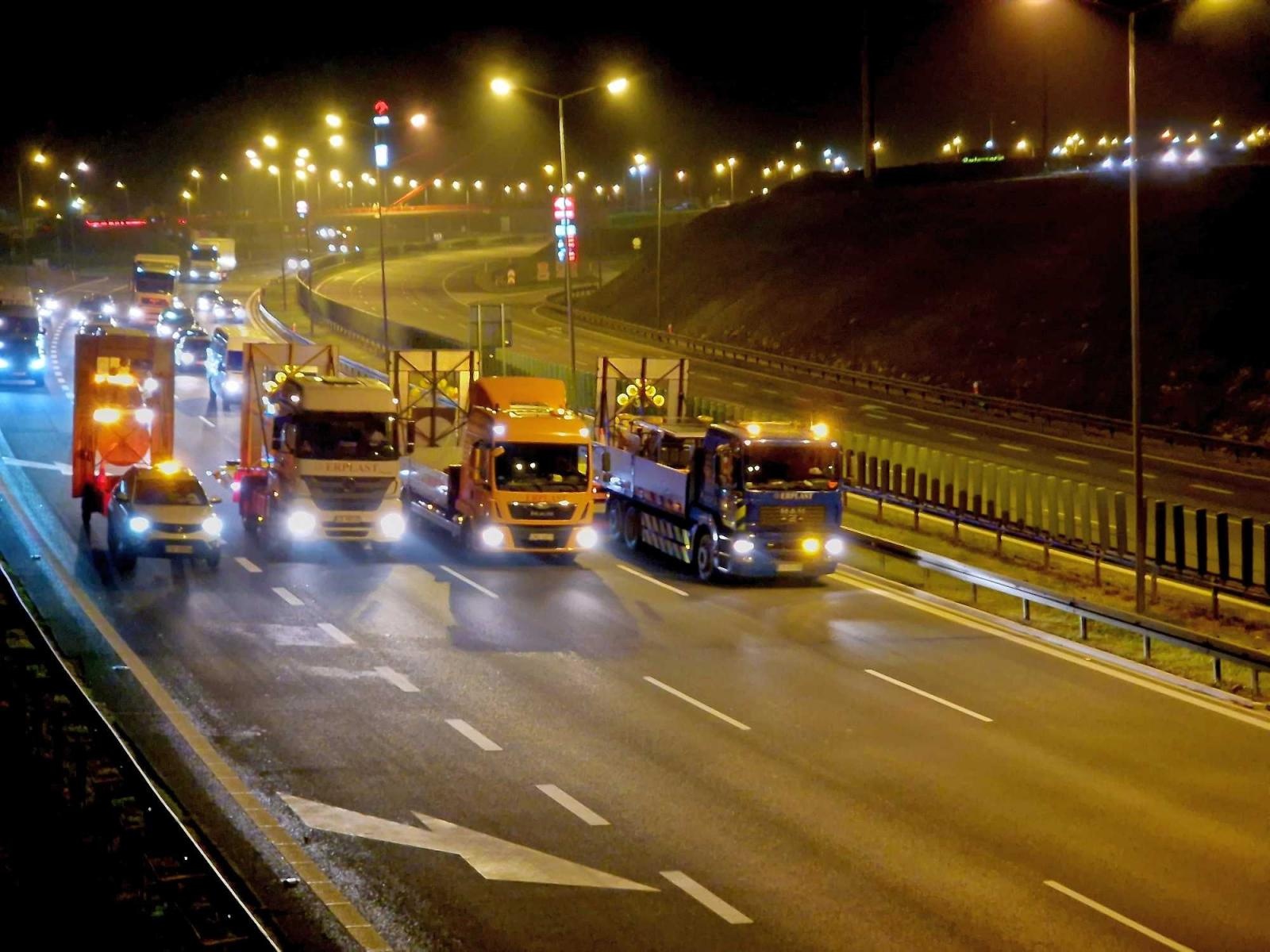 Zdjęcie w galerii na portalu naszraciborz.pl: Pierwszy transport maszyny TBM dotarł do celu. Dwa kolejne przejadą przez nasz region wiadomości z regionu