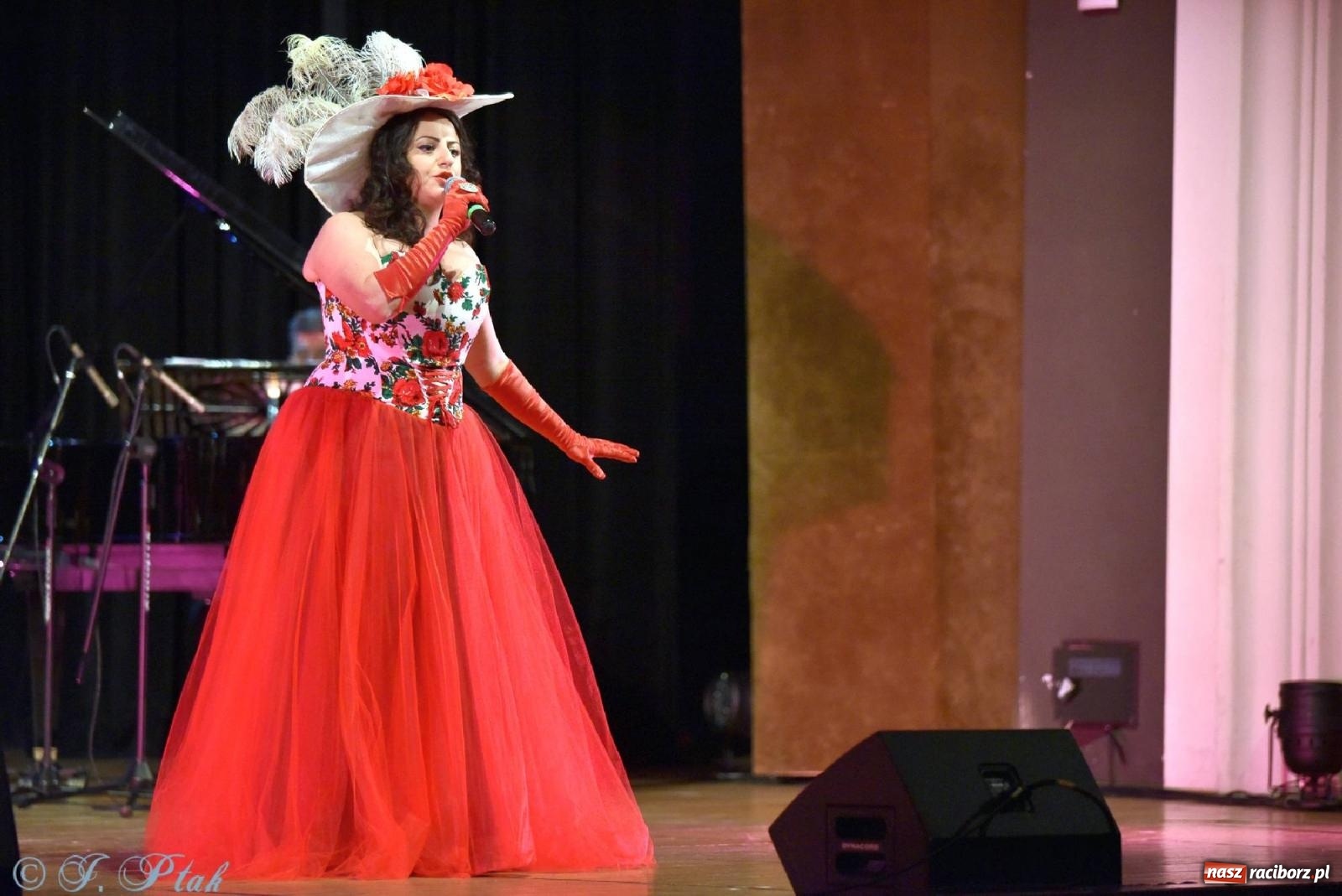 Zdjęcie w galerii na portalu naszraciborz.pl: Grażyna Brodzińska i Naira Ayvazyan na deskach RCK [FOTO i WIDEO] wiadomości z regionu