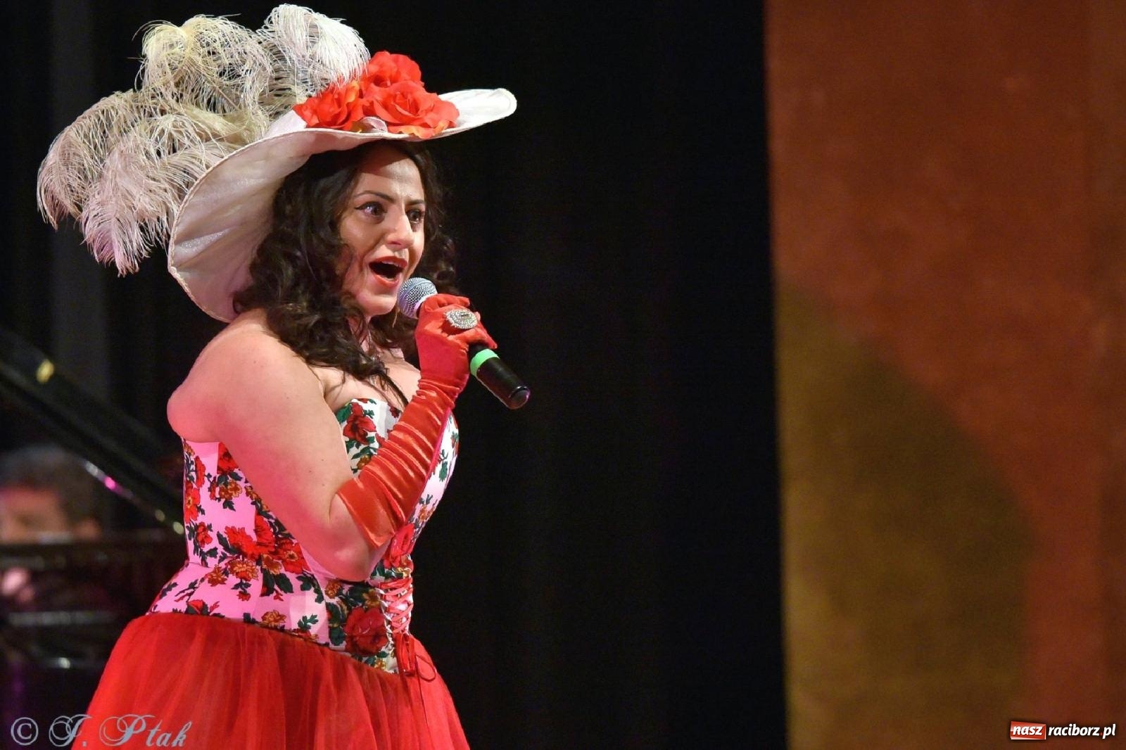 Zdjęcie w galerii na portalu naszraciborz.pl: Grażyna Brodzińska i Naira Ayvazyan na deskach RCK [FOTO i WIDEO] wiadomości z regionu