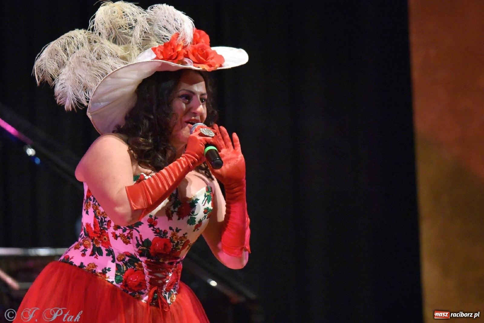 Zdjęcie w galerii na portalu naszraciborz.pl: Grażyna Brodzińska i Naira Ayvazyan na deskach RCK [FOTO i WIDEO] wiadomości z regionu