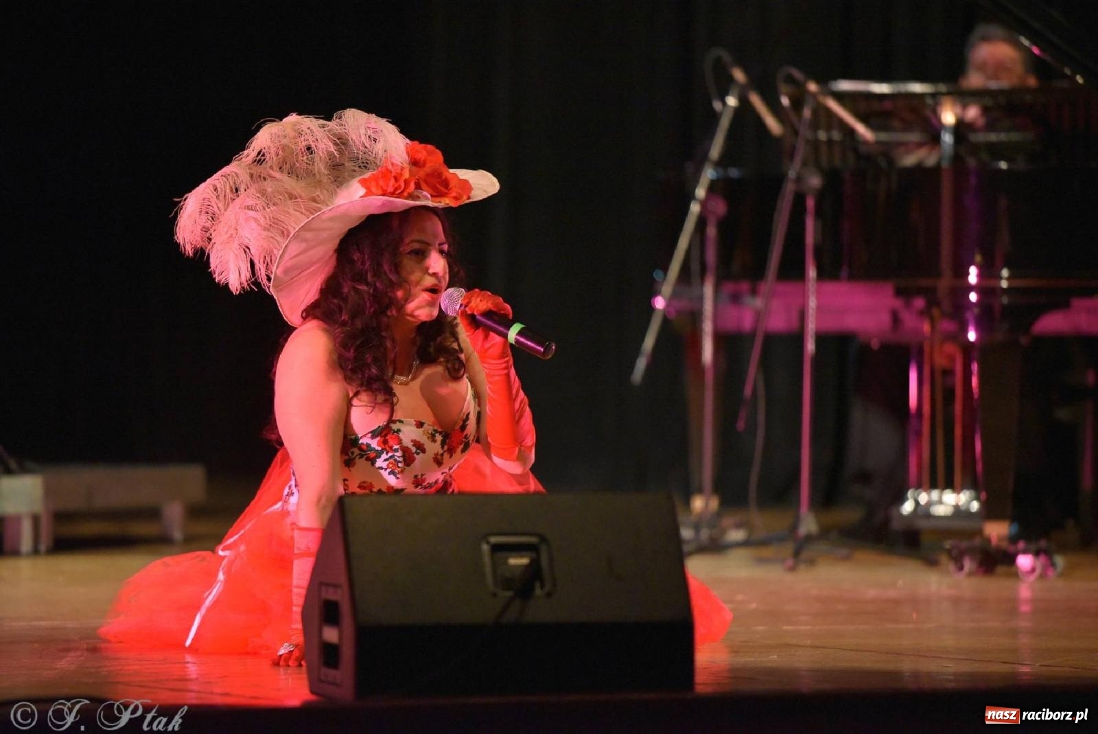 Zdjęcie w galerii na portalu naszraciborz.pl: Grażyna Brodzińska i Naira Ayvazyan na deskach RCK [FOTO i WIDEO] wiadomości z regionu