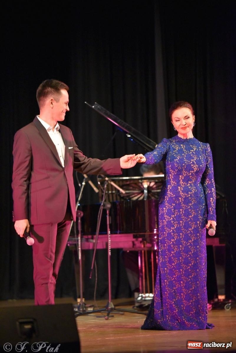 Zdjęcie w galerii na portalu naszraciborz.pl: Grażyna Brodzińska i Naira Ayvazyan na deskach RCK [FOTO i WIDEO] wiadomości z regionu
