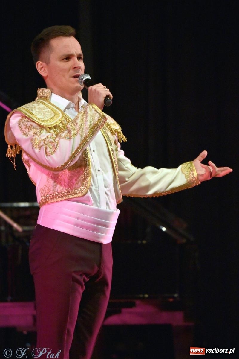 Zdjęcie w galerii na portalu naszraciborz.pl: Grażyna Brodzińska i Naira Ayvazyan na deskach RCK [FOTO i WIDEO] wiadomości z regionu