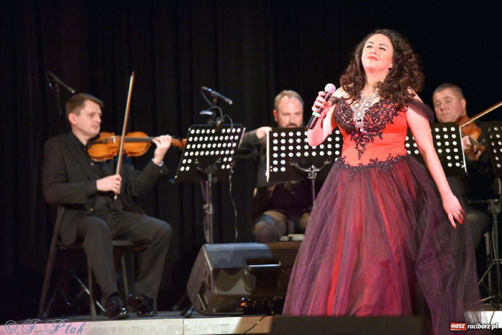 Zdjęcie w galerii na portalu naszraciborz.pl: Grażyna Brodzińska i Naira Ayvazyan na deskach RCK [FOTO i WIDEO] wiadomości z regionu