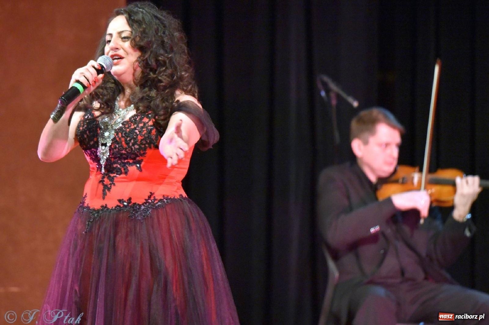 Zdjęcie w galerii na portalu naszraciborz.pl: Grażyna Brodzińska i Naira Ayvazyan na deskach RCK [FOTO i WIDEO] wiadomości z regionu