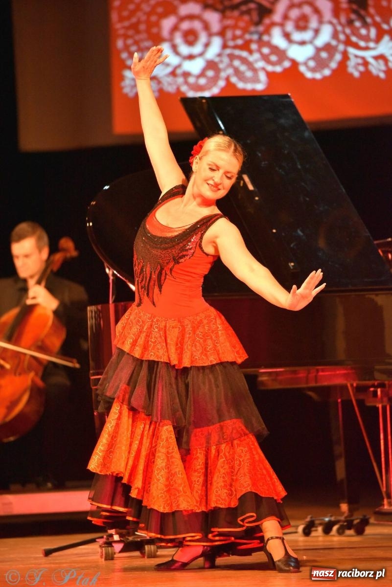 Zdjęcie w galerii na portalu naszraciborz.pl: Grażyna Brodzińska i Naira Ayvazyan na deskach RCK [FOTO i WIDEO] wiadomości z regionu