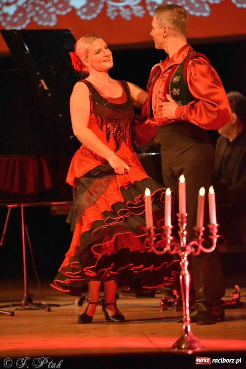 Zdjęcie w galerii na portalu naszraciborz.pl: Grażyna Brodzińska i Naira Ayvazyan na deskach RCK [FOTO i WIDEO] wiadomości z regionu