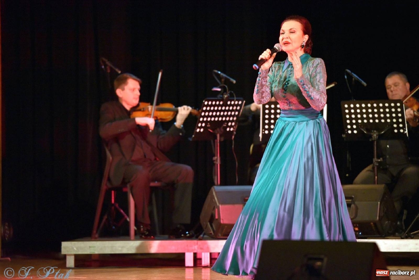 Zdjęcie w galerii na portalu naszraciborz.pl: Grażyna Brodzińska i Naira Ayvazyan na deskach RCK [FOTO i WIDEO] wiadomości z regionu