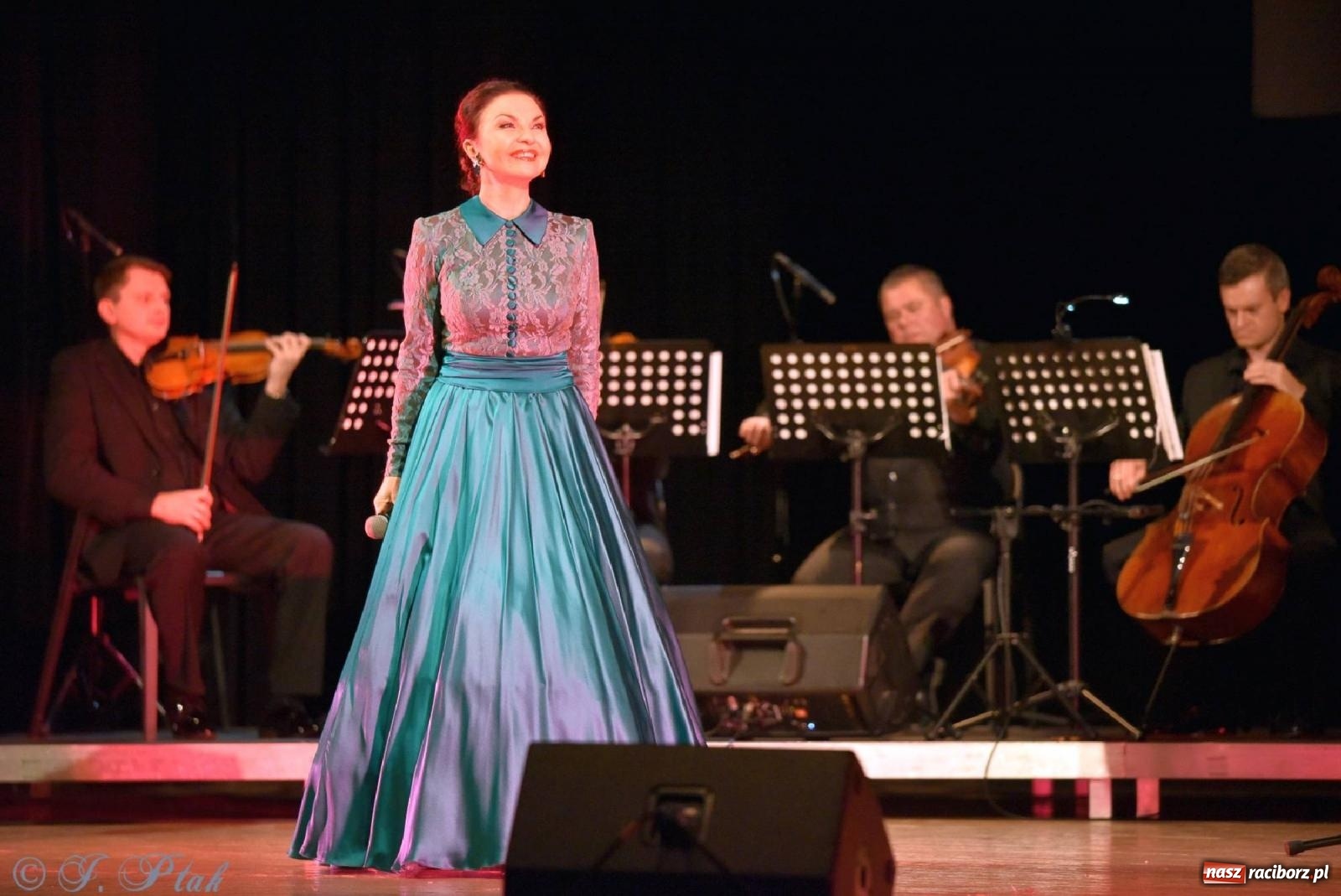 Zdjęcie w galerii na portalu naszraciborz.pl: Grażyna Brodzińska i Naira Ayvazyan na deskach RCK [FOTO i WIDEO] wiadomości z regionu