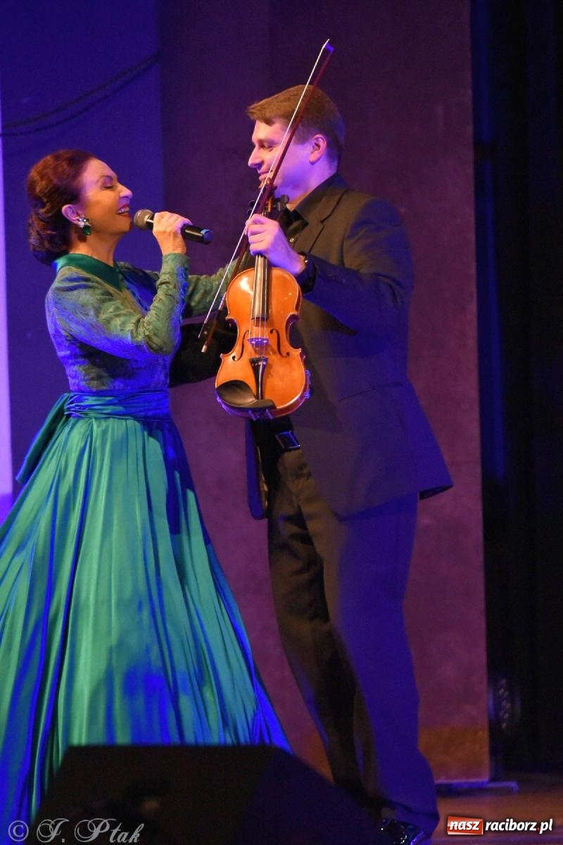 Zdjęcie w galerii na portalu naszraciborz.pl: Grażyna Brodzińska i Naira Ayvazyan na deskach RCK [FOTO i WIDEO] wiadomości z regionu
