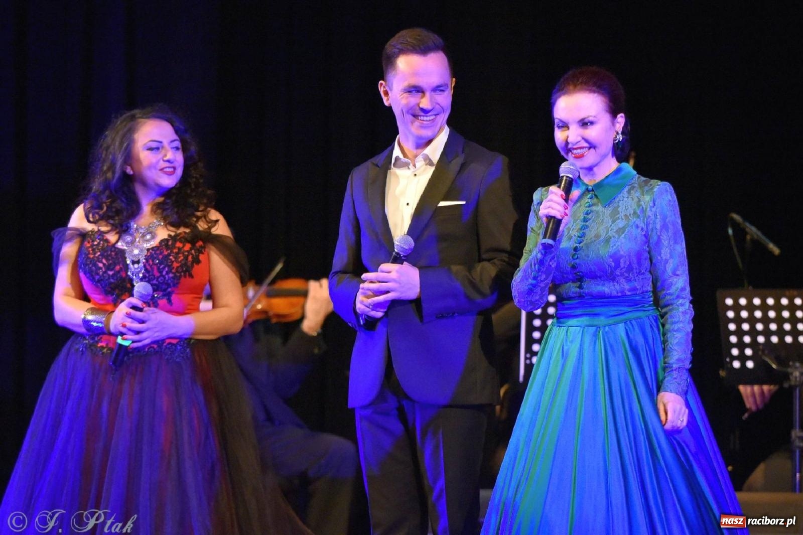 Zdjęcie w galerii na portalu naszraciborz.pl: Grażyna Brodzińska i Naira Ayvazyan na deskach RCK [FOTO i WIDEO] wiadomości z regionu