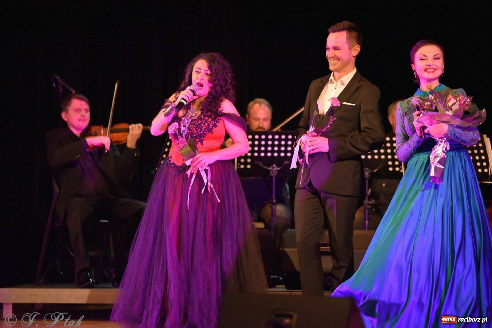 Zdjęcie w galerii na portalu naszraciborz.pl: Grażyna Brodzińska i Naira Ayvazyan na deskach RCK [FOTO i WIDEO] wiadomości z regionu