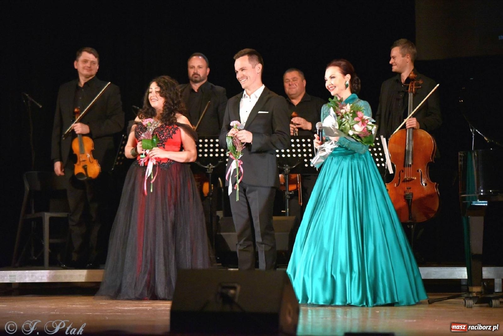 Zdjęcie w galerii na portalu naszraciborz.pl: Grażyna Brodzińska i Naira Ayvazyan na deskach RCK [FOTO i WIDEO] wiadomości z regionu
