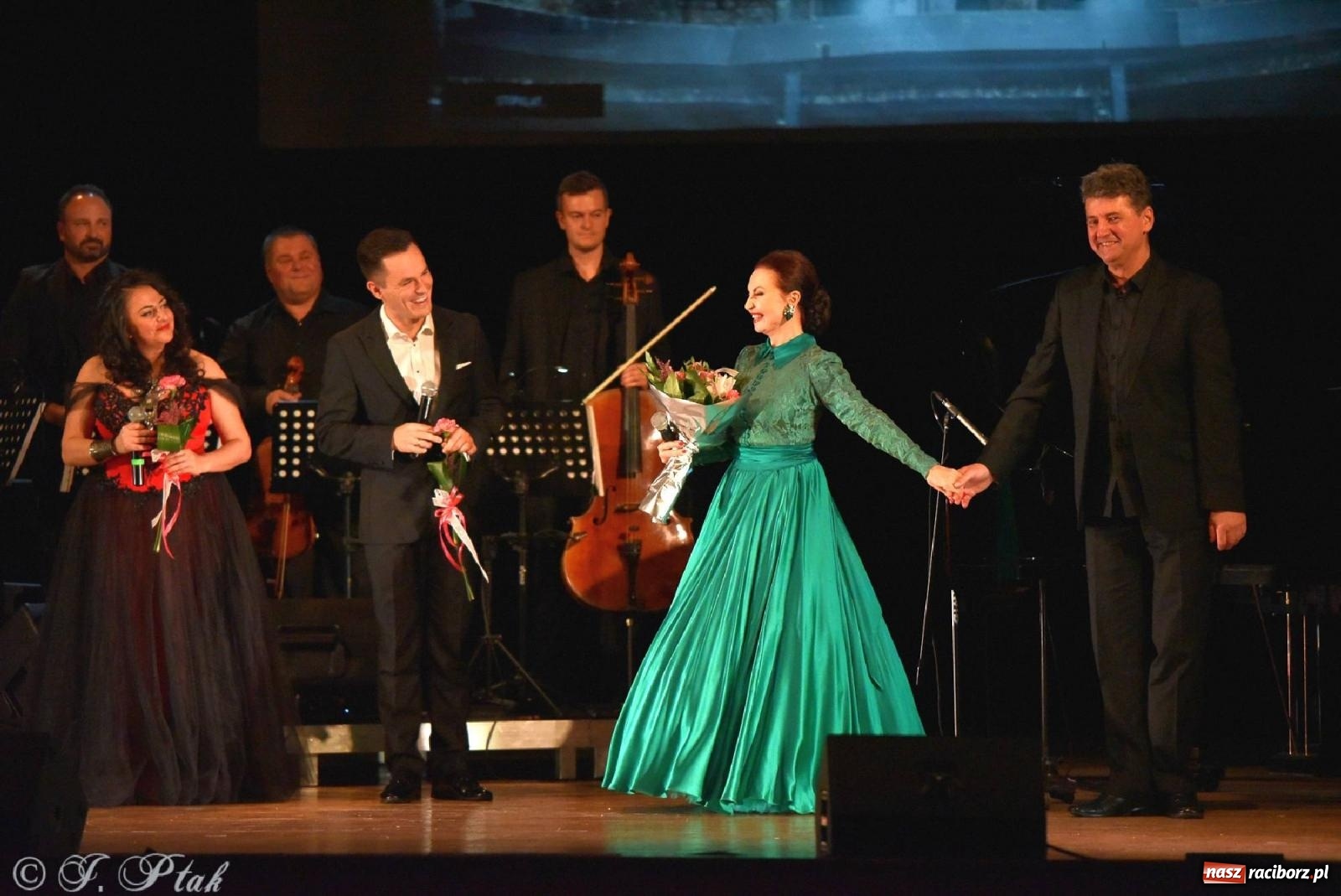 Zdjęcie w galerii na portalu naszraciborz.pl: Grażyna Brodzińska i Naira Ayvazyan na deskach RCK [FOTO i WIDEO] wiadomości z regionu