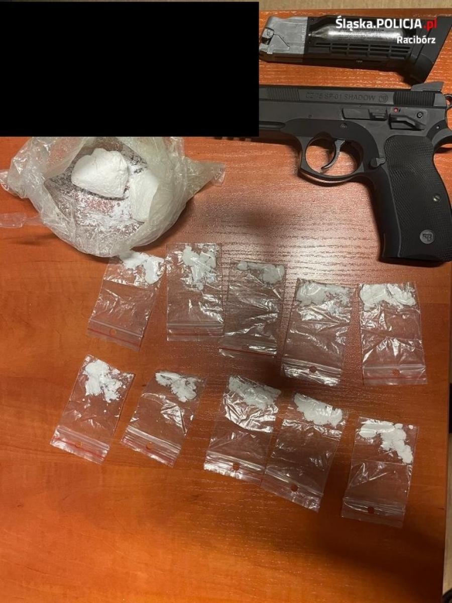 Zdjęcie w galerii na portalu naszraciborz.pl: Zatrzymanie na osiedlu przy Mysłowickiej wiadomości z regionu