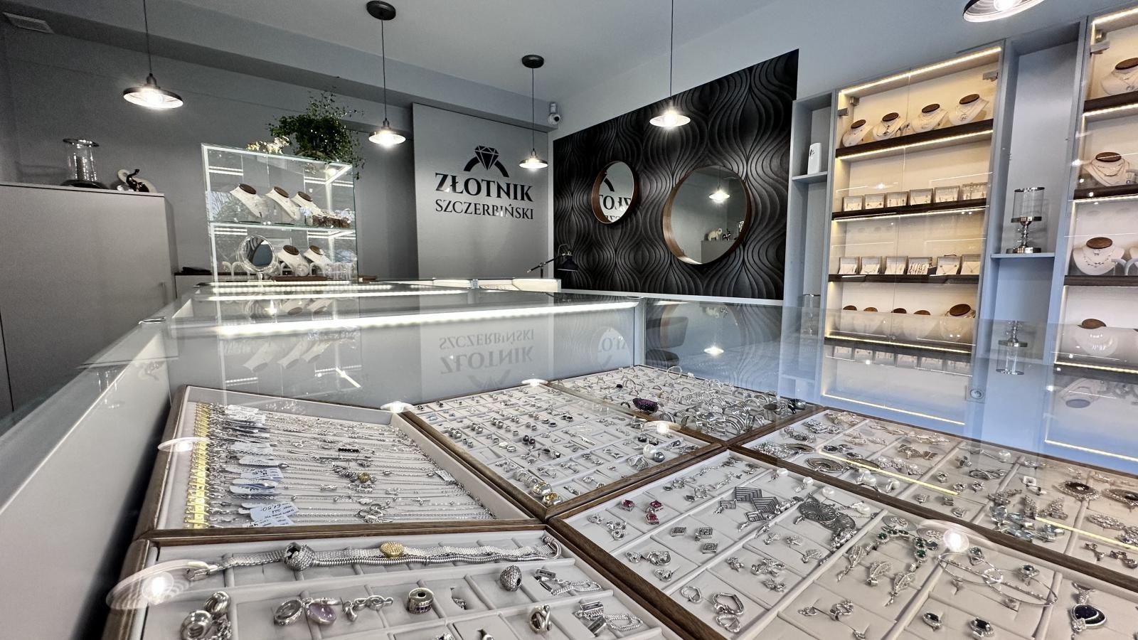 Zdjęcie w galerii na portalu naszraciborz.pl: Wyjątkowa akcja w pracowni złotniczej Pawła Szczerbińskiego wiadomości z regionu