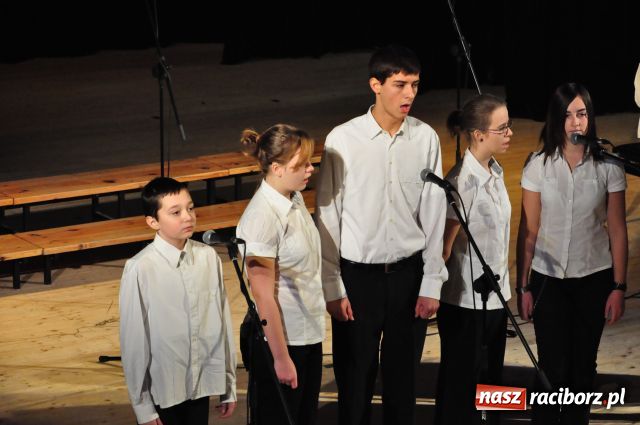 Zdjęcie w galerii na portalu naszraciborz.pl: Rywalizują o występ w Będzinie wiadomości z regionu