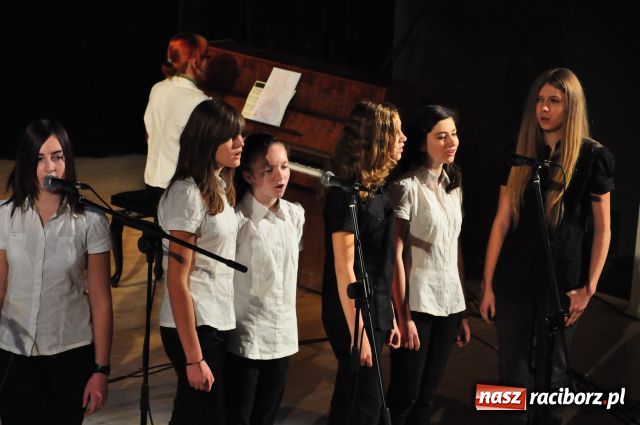Zdjęcie w galerii na portalu naszraciborz.pl: Rywalizują o występ w Będzinie wiadomości z regionu