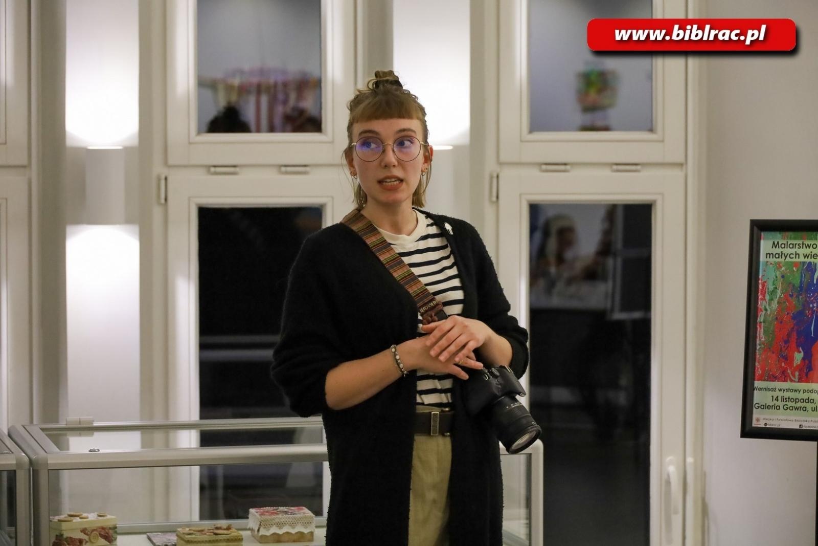 Zdjęcie w galerii na portalu naszraciborz.pl: Wernisaż wystawy małych wielkich twórców ze stowarzyszenia Spektrum wiadomości z regionu