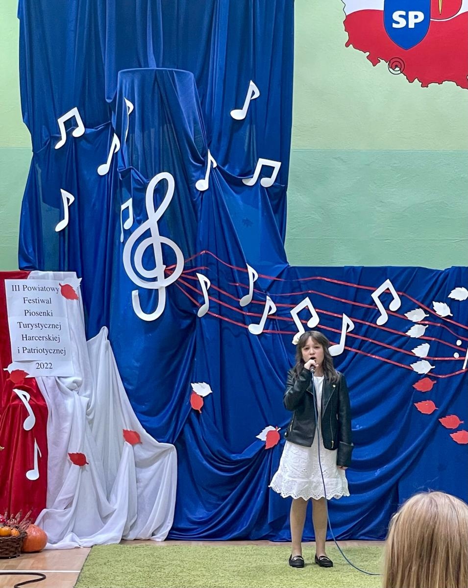 Zdjęcie w galerii na portalu naszraciborz.pl: Piosenka turystyczna, harcerska i patriotyczna zabrzmiała w Krzanowicach wiadomości z regionu