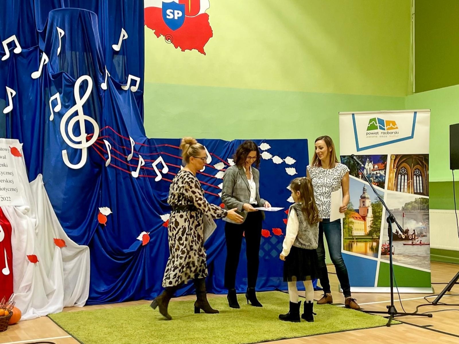 Zdjęcie w galerii na portalu naszraciborz.pl: Piosenka turystyczna, harcerska i patriotyczna zabrzmiała w Krzanowicach wiadomości z regionu