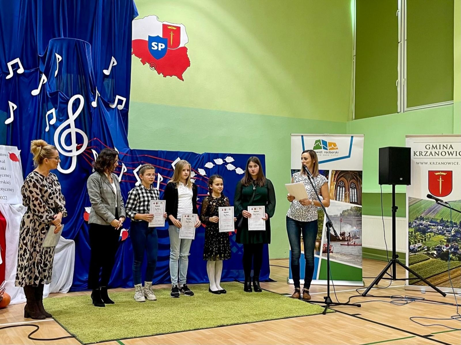 Zdjęcie w galerii na portalu naszraciborz.pl: Piosenka turystyczna, harcerska i patriotyczna zabrzmiała w Krzanowicach wiadomości z regionu
