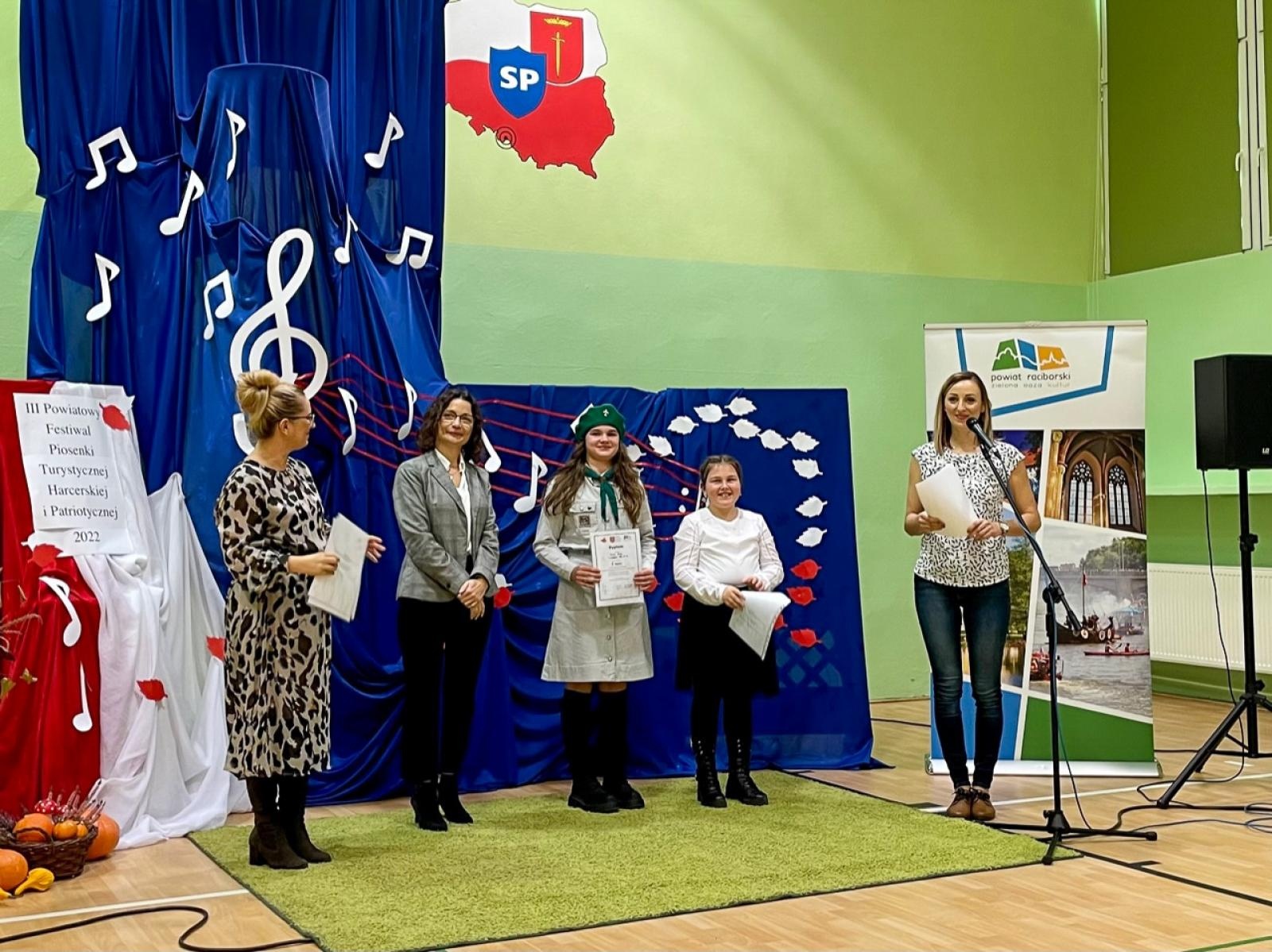 Zdjęcie w galerii na portalu naszraciborz.pl: Piosenka turystyczna, harcerska i patriotyczna zabrzmiała w Krzanowicach wiadomości z regionu