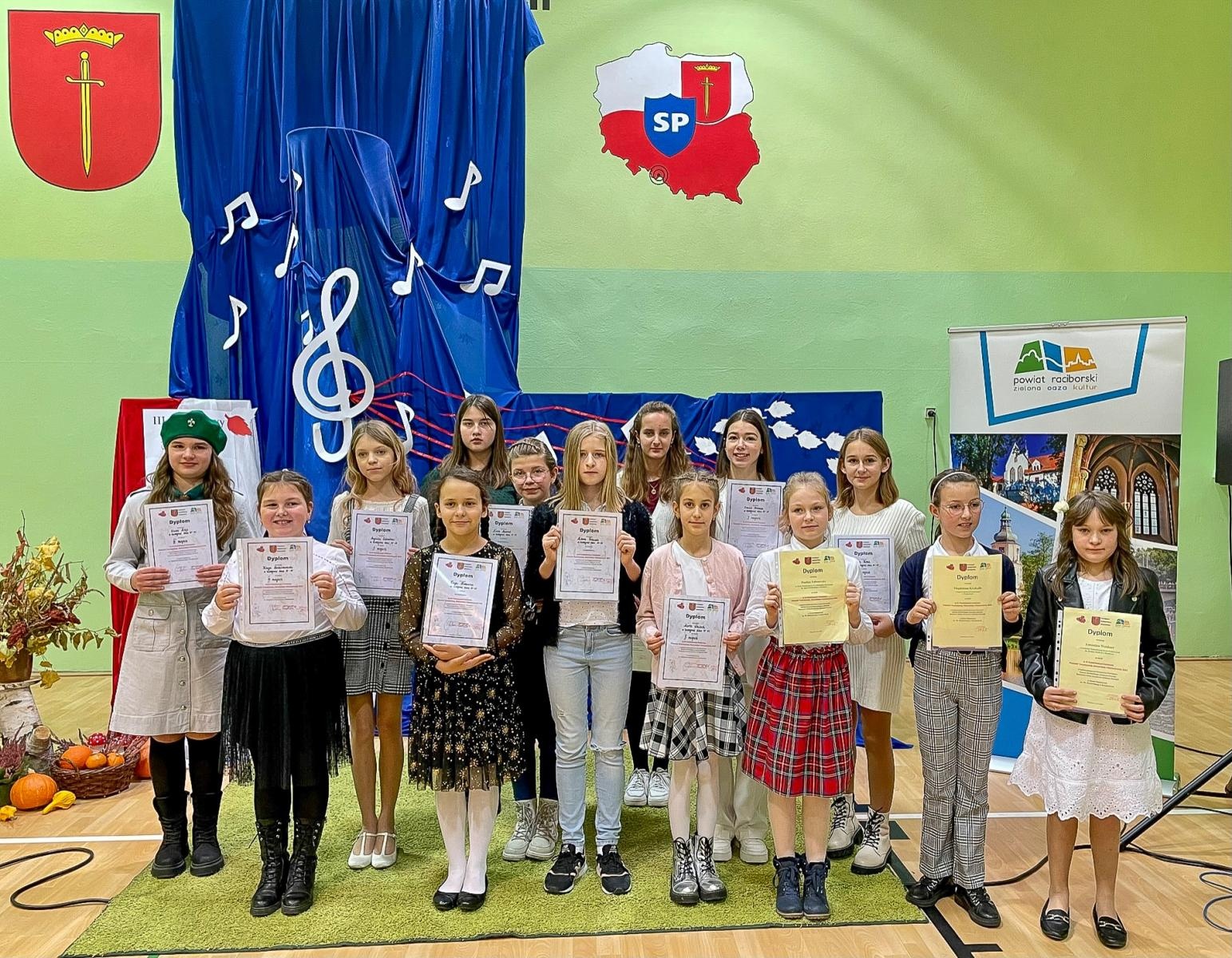 Zdjęcie w galerii na portalu naszraciborz.pl: Piosenka turystyczna, harcerska i patriotyczna zabrzmiała w Krzanowicach wiadomości z regionu