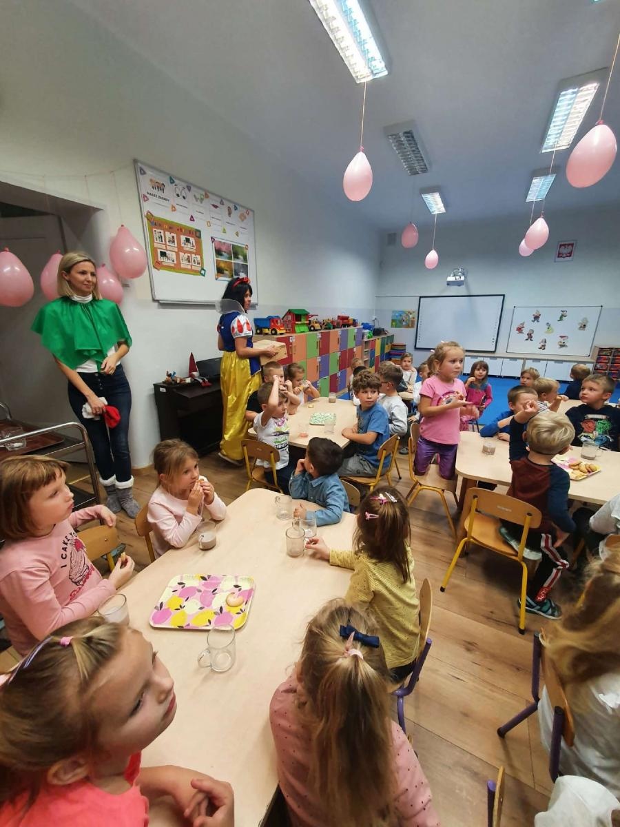 Zdjęcie w galerii na portalu naszraciborz.pl: Brzeskie przedszkole zamieniło się w bajkową krainę wiadomości z regionu