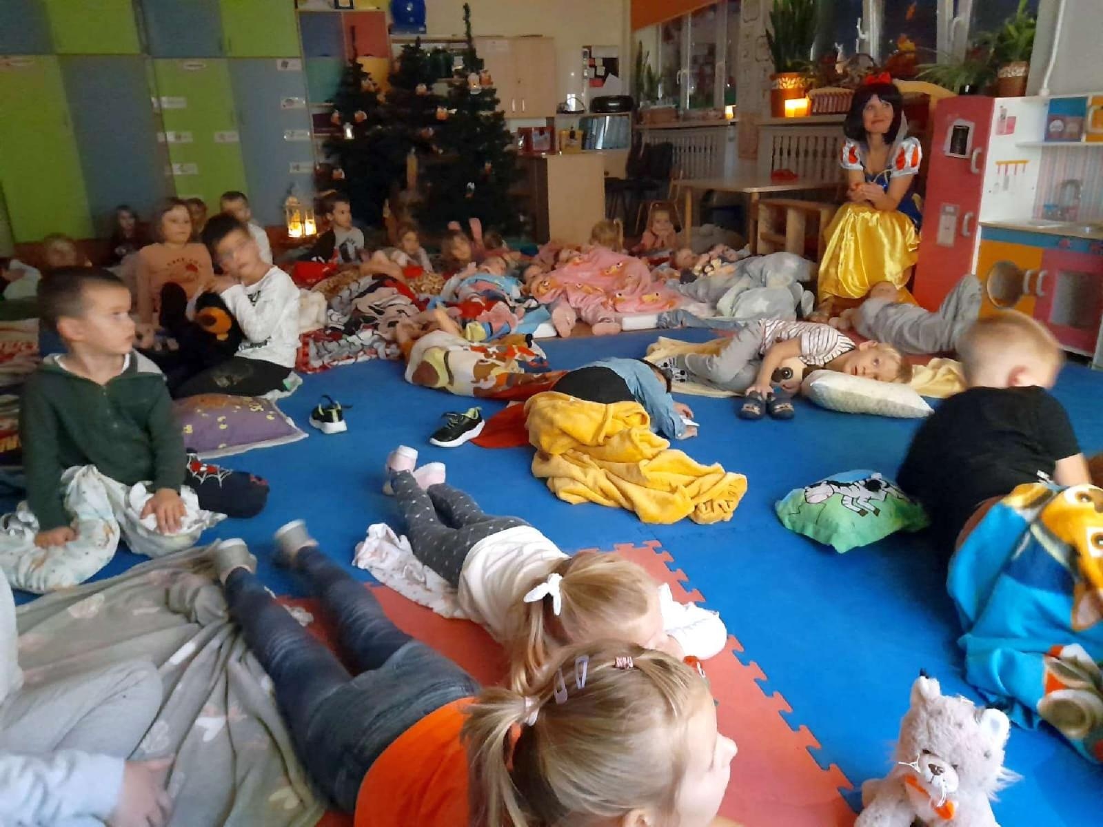 Zdjęcie w galerii na portalu naszraciborz.pl: Brzeskie przedszkole zamieniło się w bajkową krainę wiadomości z regionu