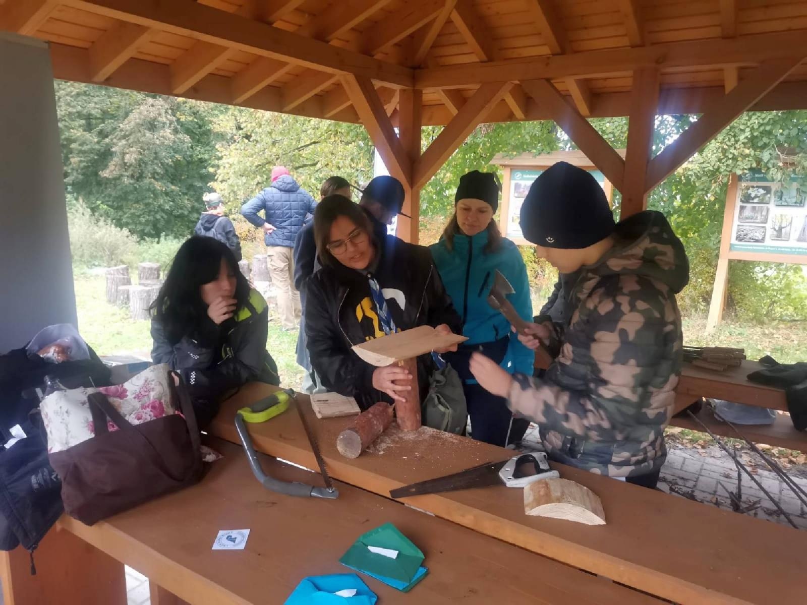 Zdjęcie w galerii na portalu naszraciborz.pl: Harcerze ZHR odwiedzili Ponięcice. Zorganizowali grę terenową wiadomości z regionu