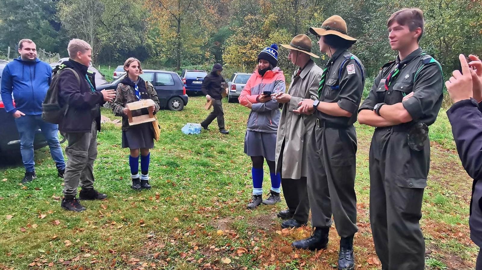 Zdjęcie w galerii na portalu naszraciborz.pl: Harcerze ZHR odwiedzili Ponięcice. Zorganizowali grę terenową wiadomości z regionu