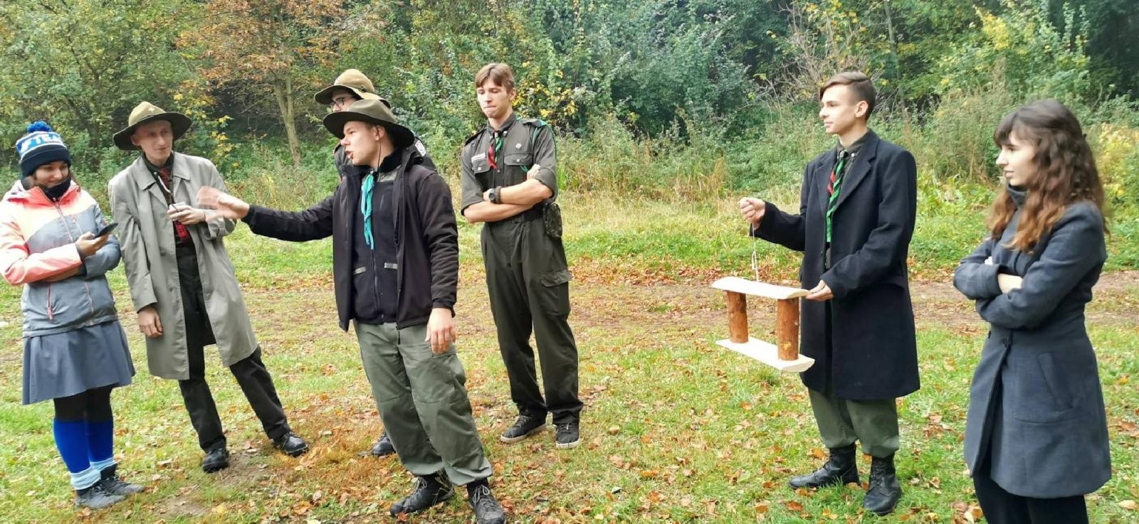 Zdjęcie w galerii na portalu naszraciborz.pl: Harcerze ZHR odwiedzili Ponięcice. Zorganizowali grę terenową wiadomości z regionu