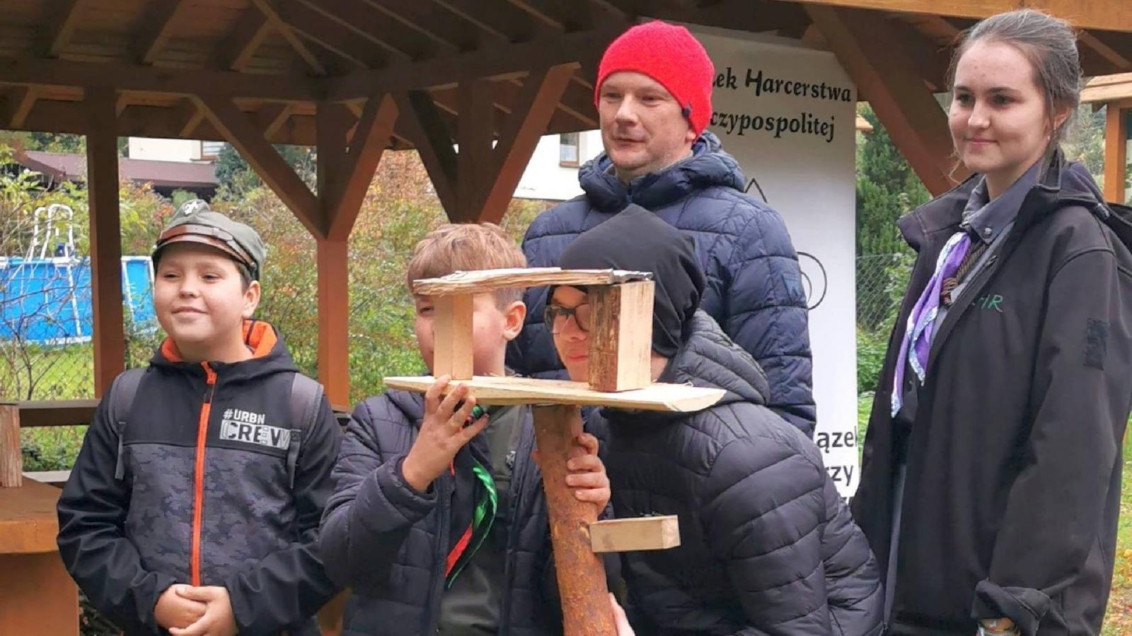 Zdjęcie w galerii na portalu naszraciborz.pl: Harcerze ZHR odwiedzili Ponięcice. Zorganizowali grę terenową wiadomości z regionu