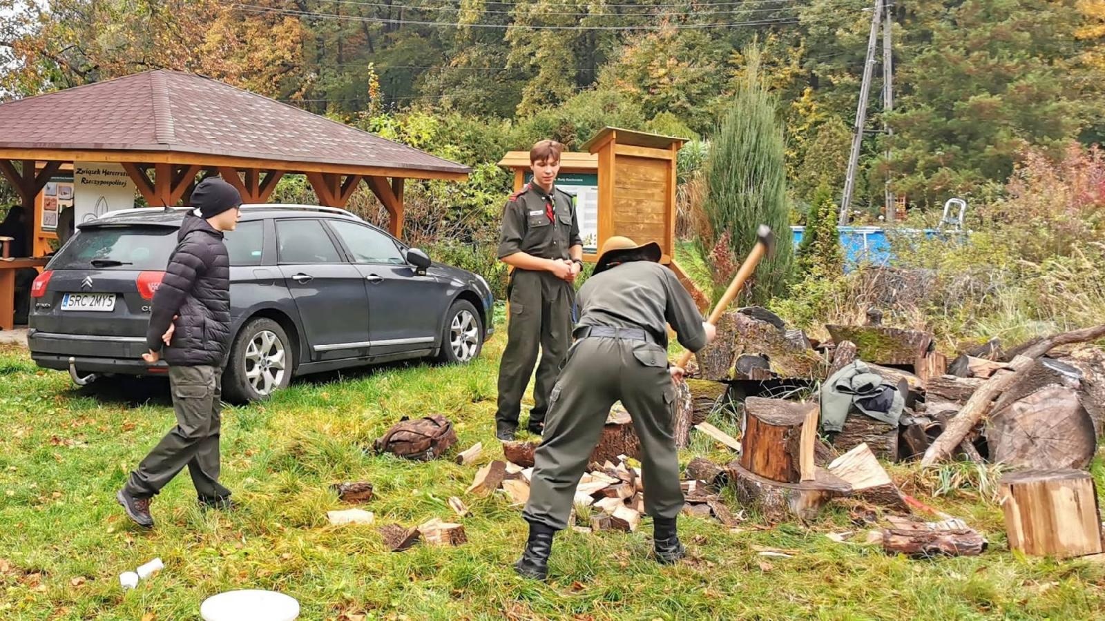 Zdjęcie w galerii na portalu naszraciborz.pl: Harcerze ZHR odwiedzili Ponięcice. Zorganizowali grę terenową wiadomości z regionu