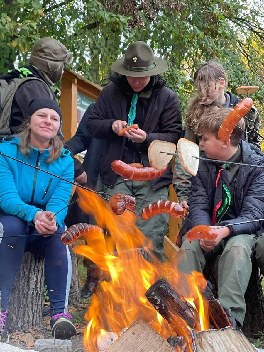 Zdjęcie w galerii na portalu naszraciborz.pl: Harcerze ZHR odwiedzili Ponięcice. Zorganizowali grę terenową wiadomości z regionu