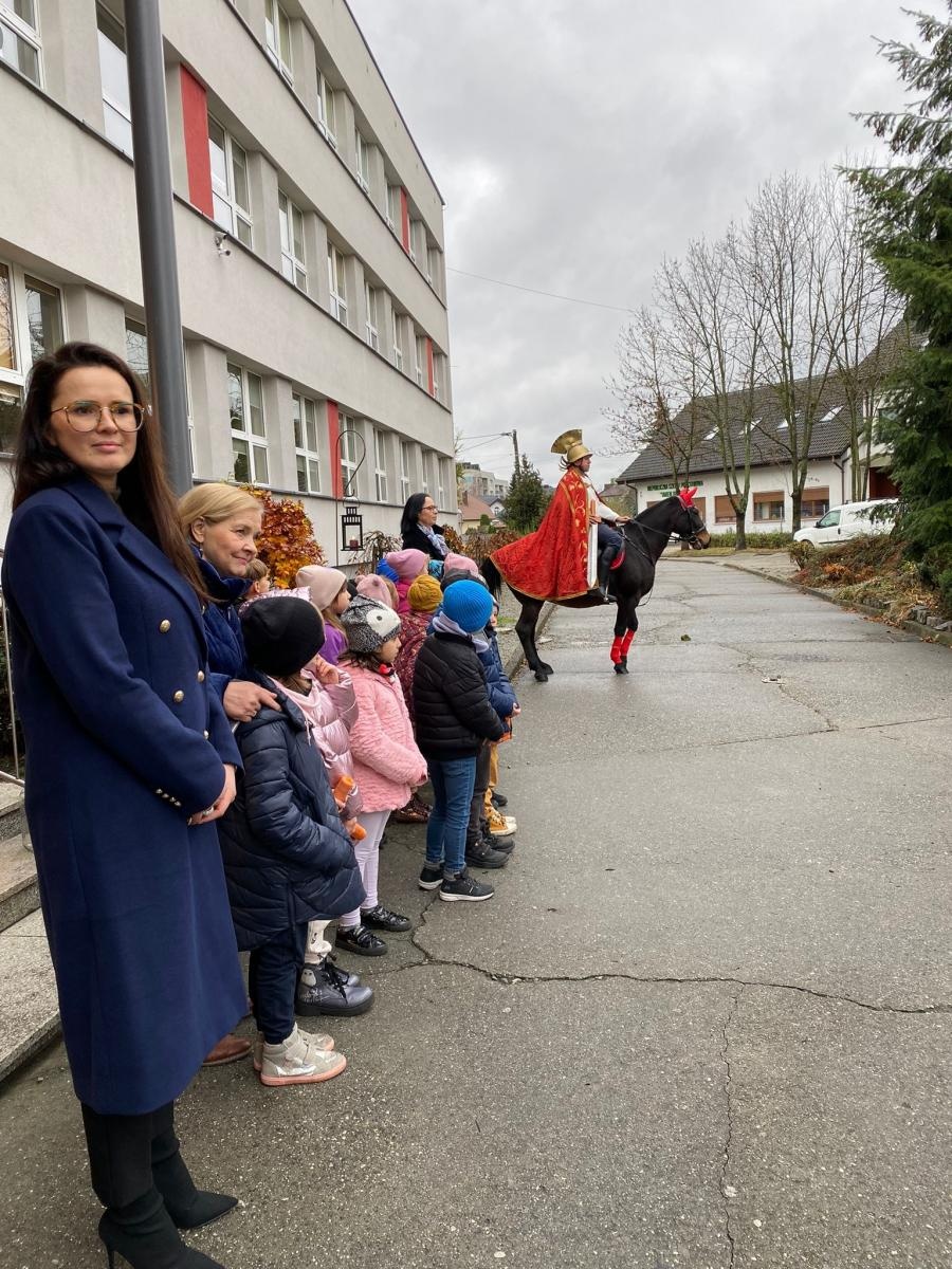 Zdjęcie w galerii na portalu naszraciborz.pl: Wizyta św. Marcina w Szkole na Ostrogu wiadomości z regionu